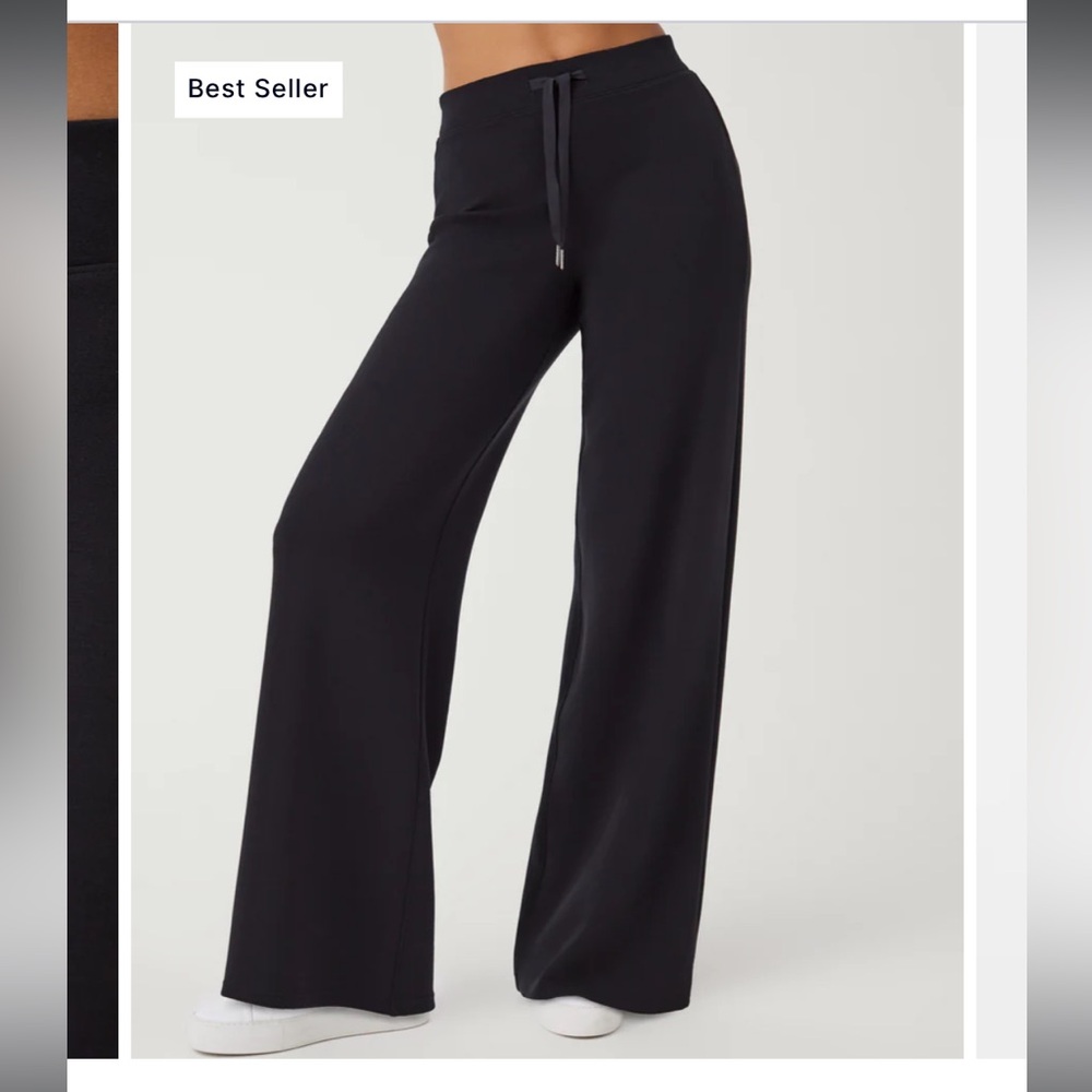 Spanx AirEssentials Wide Leg Pant
Very Black / Regular / S